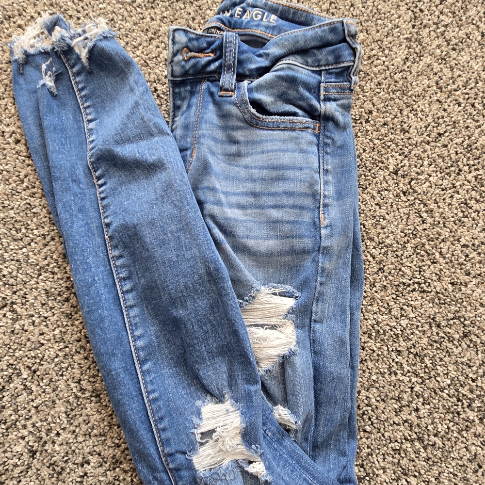 American Eagle Outfitters Women's Light Blue Ripped Skinny Jeans